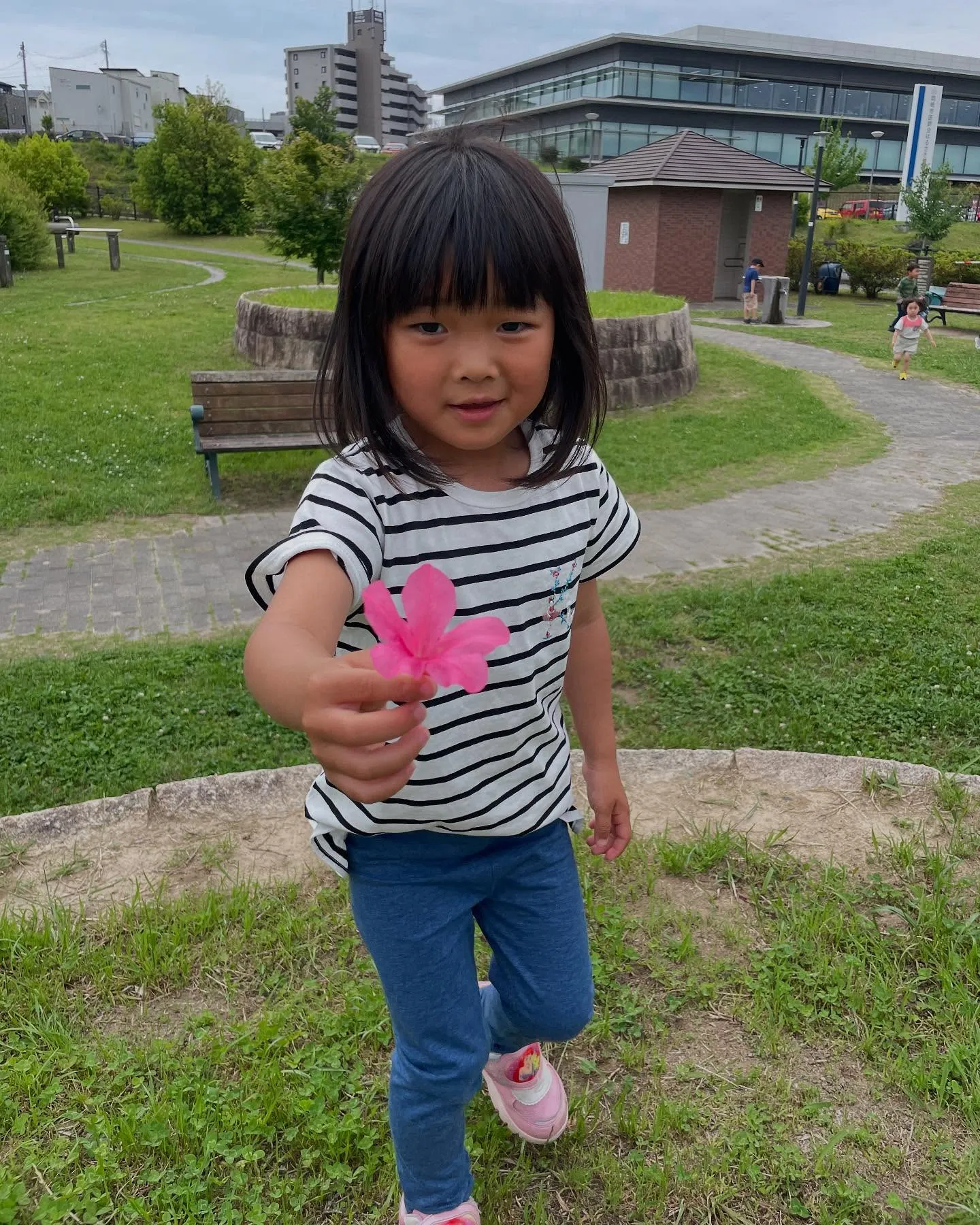 土曜日の小学校の運動会があったので、欠席が多かったので、みん...