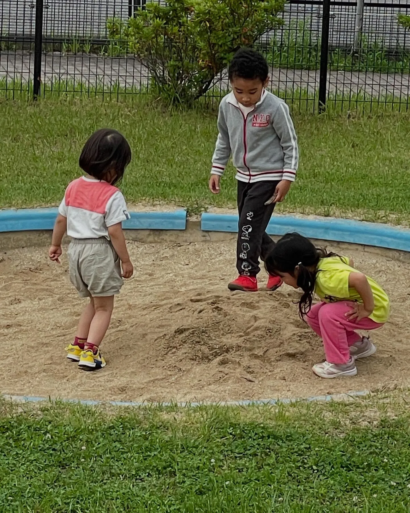 土曜日の小学校の運動会があったので、欠席が多かったので、みん...