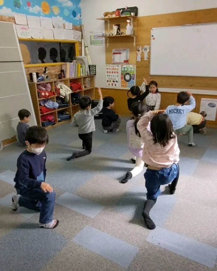 朝の体操でテンションあげてschool showの練習に臨み...